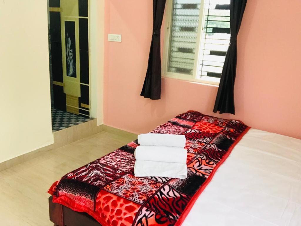 Veeru Homestay 호스펫 외부 사진