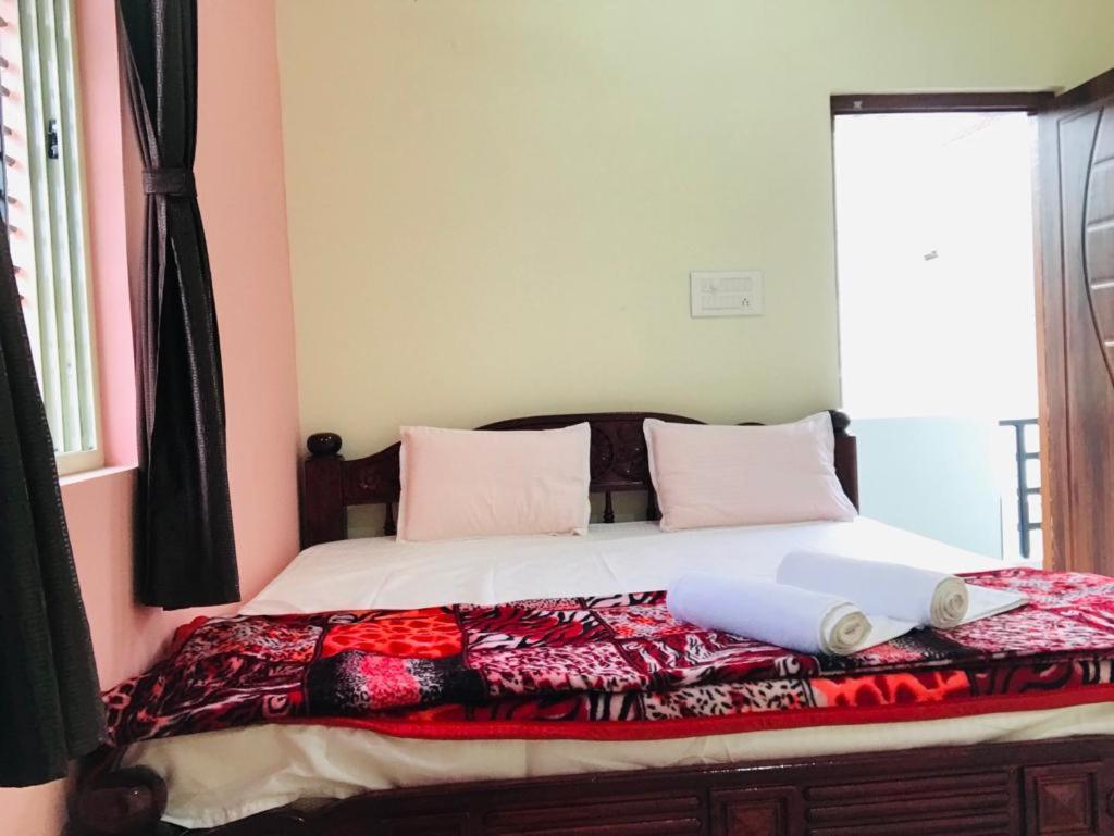 Veeru Homestay 호스펫 외부 사진