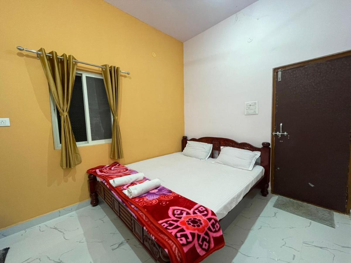 Veeru Homestay 호스펫 외부 사진