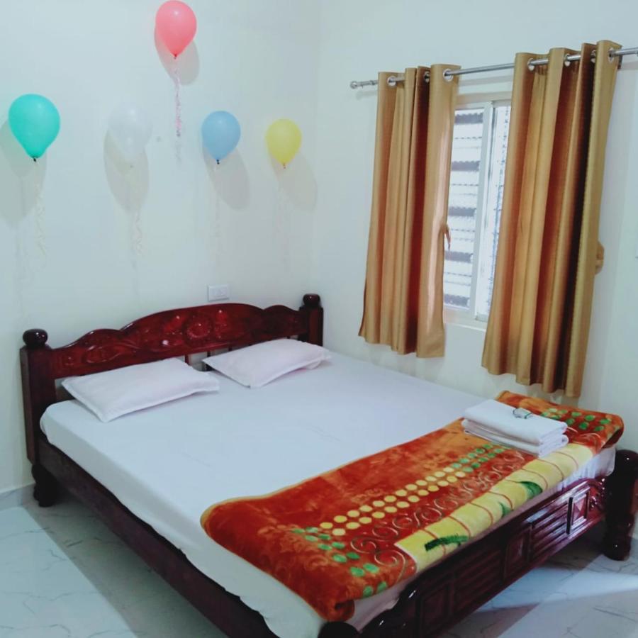Veeru Homestay 호스펫 외부 사진