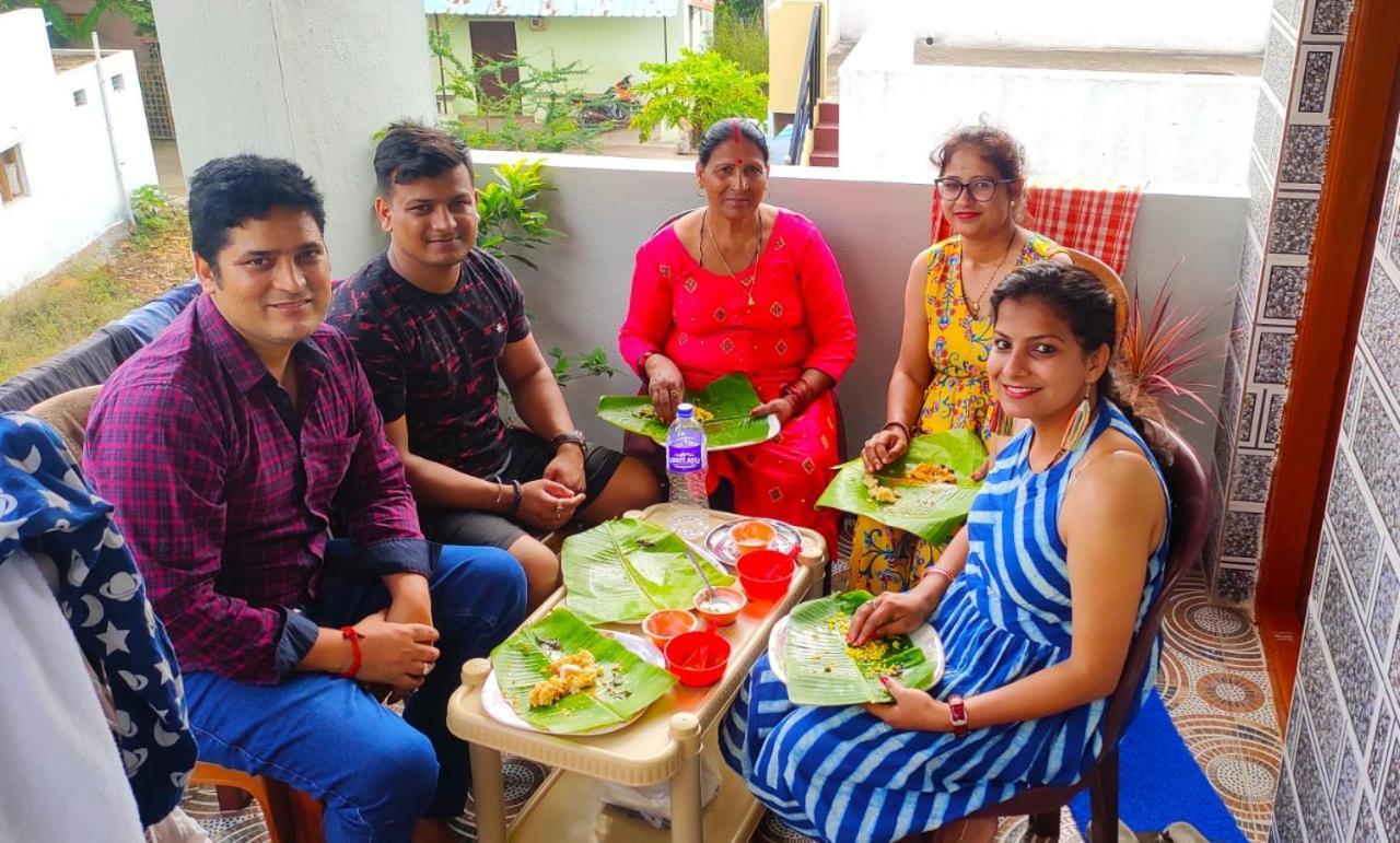 Veeru Homestay 호스펫 외부 사진