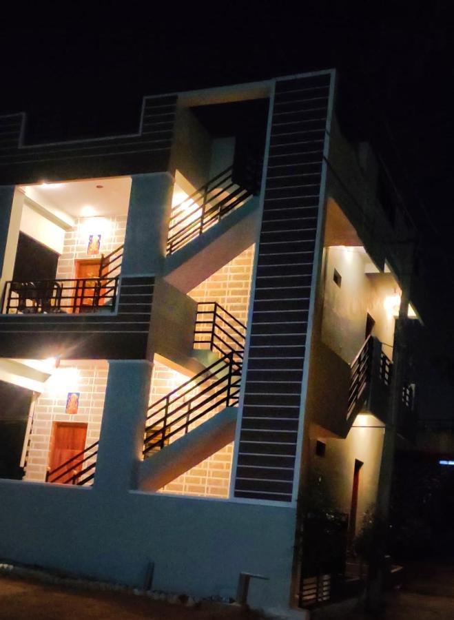 Veeru Homestay 호스펫 외부 사진