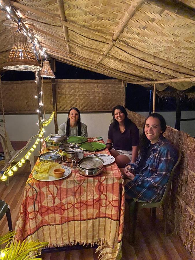 Veeru Homestay 호스펫 외부 사진