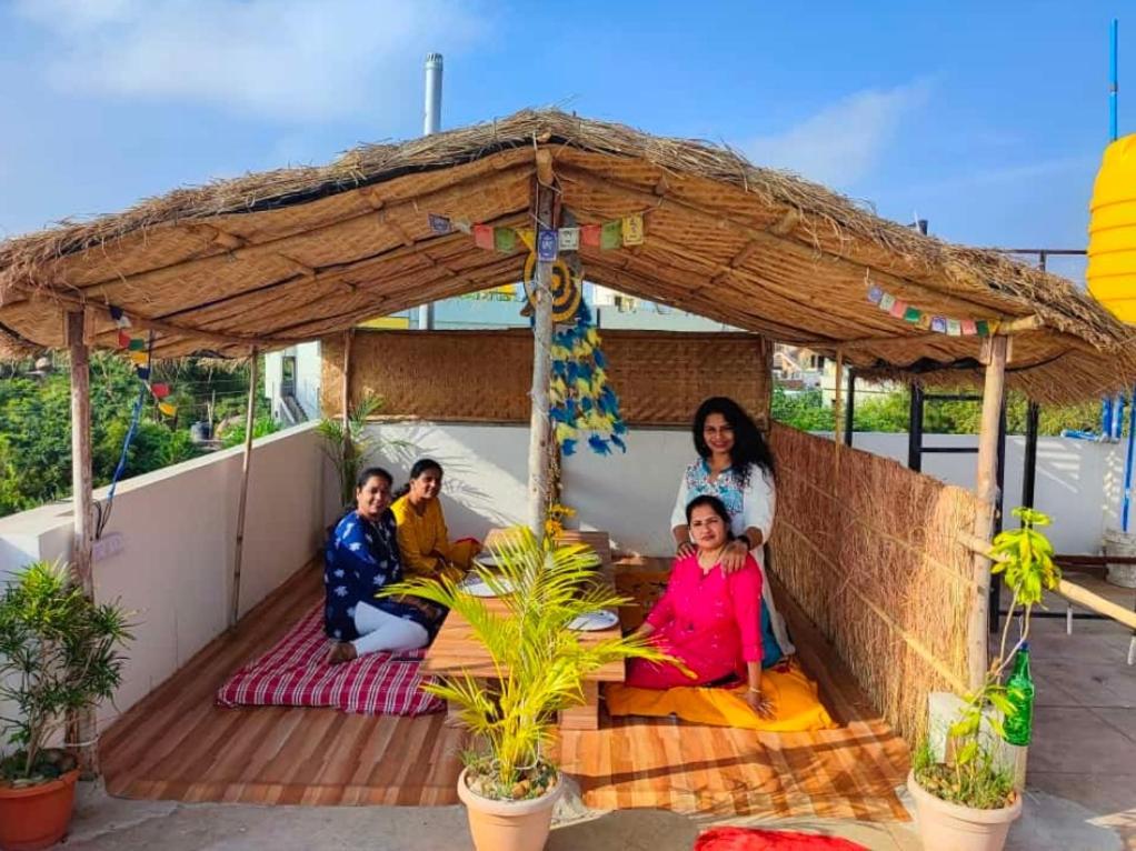 Veeru Homestay 호스펫 외부 사진